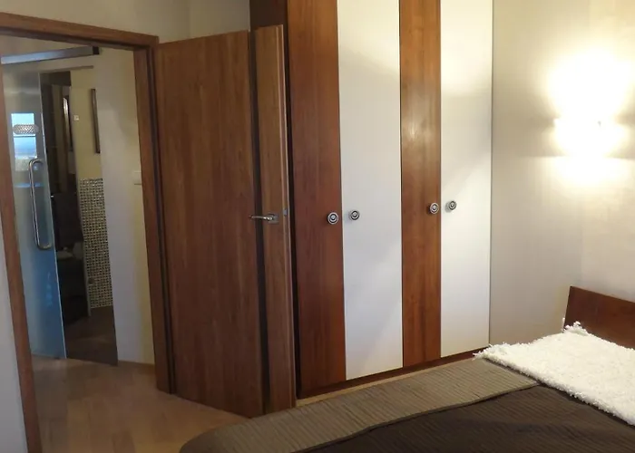 Nowoczesny Z Duzym Tarasem Parking Podziemny